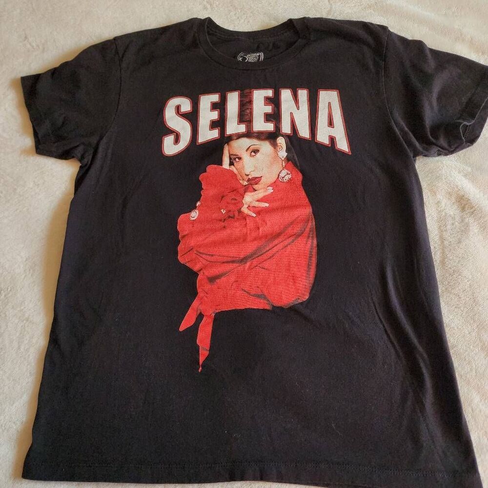 Selena Black Graphic Tshirt Size Large